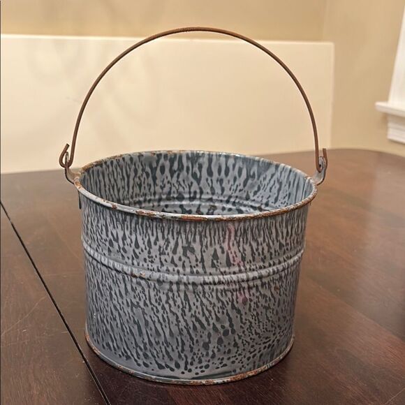 Rustic Graniteware Enamel Metal Bucket - Picture 1 of 6